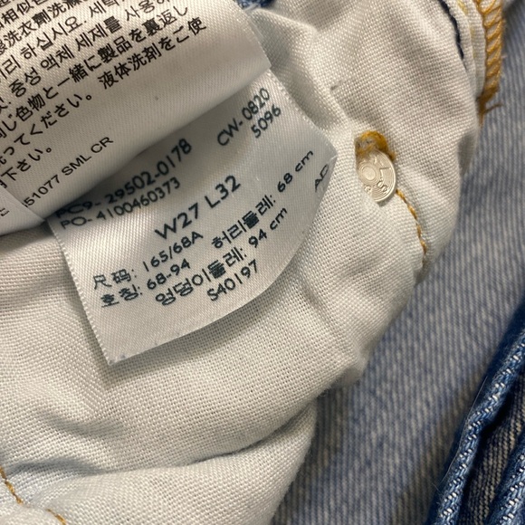 Levi's Premium Button Distressed Mid Rise Women's Jeans. Excellent Condition! - Picture 11 of 11